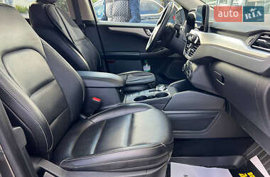 Позашляховик / Кросовер Ford Escape 2019 в 