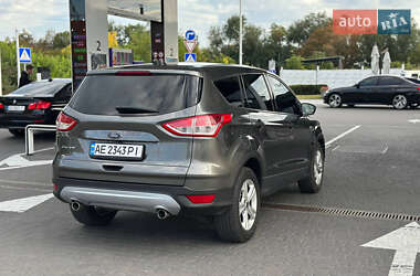 Внедорожник / Кроссовер Ford Escape 2015 в 