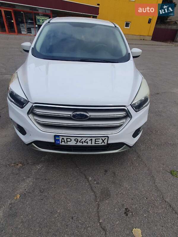 Позашляховик / Кросовер Ford Escape 2016 в 