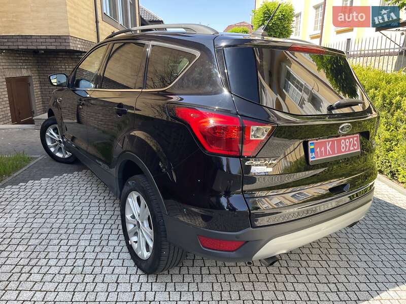 Внедорожник / Кроссовер Ford Escape 2018 в Стрые