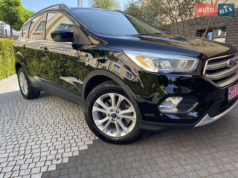 Внедорожник / Кроссовер Ford Escape 2018 в Стрые