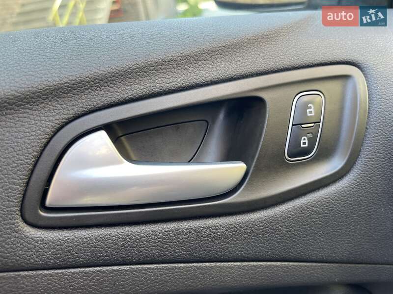 Внедорожник / Кроссовер Ford Escape 2018 в Стрые