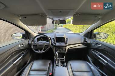 Внедорожник / Кроссовер Ford Escape 2018 в 