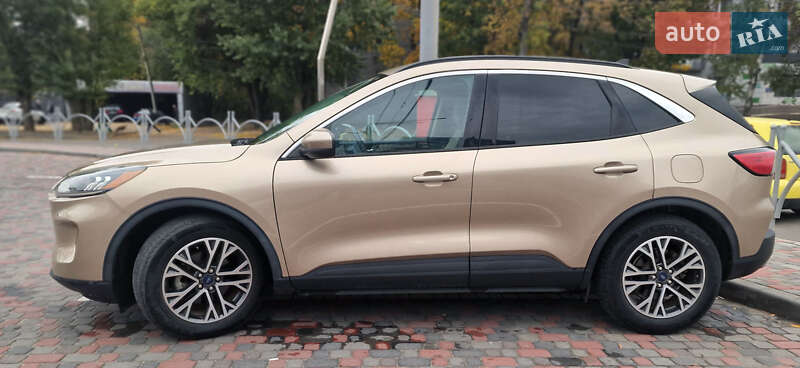 Внедорожник / Кроссовер Ford Escape 2020 в 