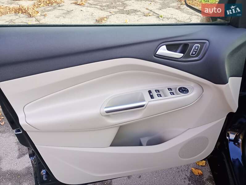 Внедорожник / Кроссовер Ford Escape 2018 в Ровно