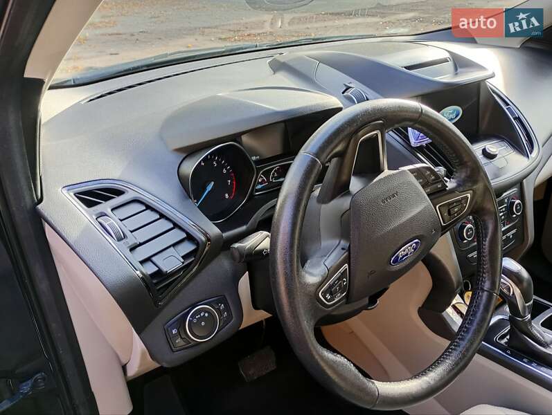 Внедорожник / Кроссовер Ford Escape 2018 в Ровно