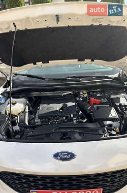 Внедорожник / Кроссовер Ford Escape 2020 в 
