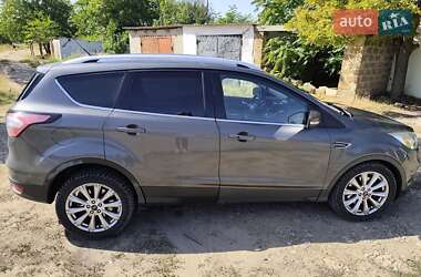 Внедорожник / Кроссовер Ford Escape 2017 в 