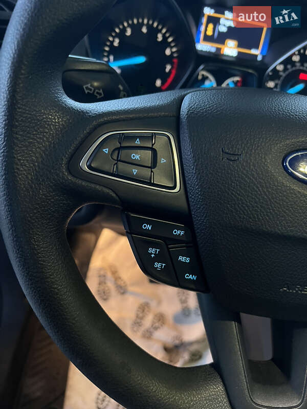 Внедорожник / Кроссовер Ford Escape 2016 в Николаеве