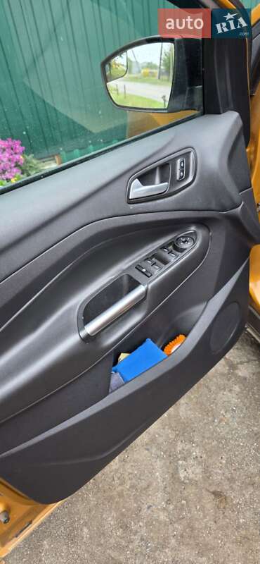 Внедорожник / Кроссовер Ford Escape 2016 в Диканьке