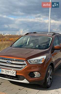 Позашляховик / Кросовер Ford Escape 2016 в 