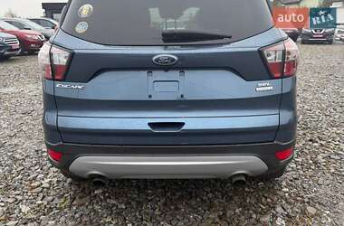 Позашляховик / Кросовер Ford Escape 2018 в 