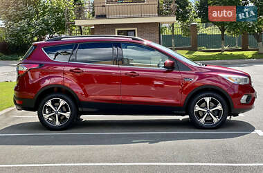 Позашляховик / Кросовер Ford Escape 2018 в 