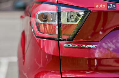 Позашляховик / Кросовер Ford Escape 2018 в 