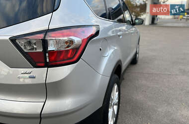 Внедорожник / Кроссовер Ford Escape 2018 в 