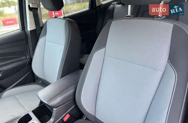 Внедорожник / Кроссовер Ford Escape 2018 в 