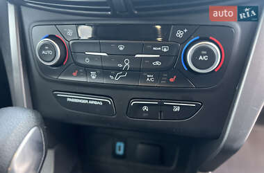 Внедорожник / Кроссовер Ford Escape 2018 в 
