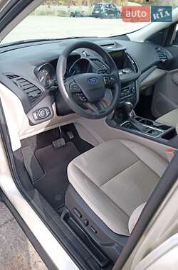 Внедорожник / Кроссовер Ford Escape 2017 в 
