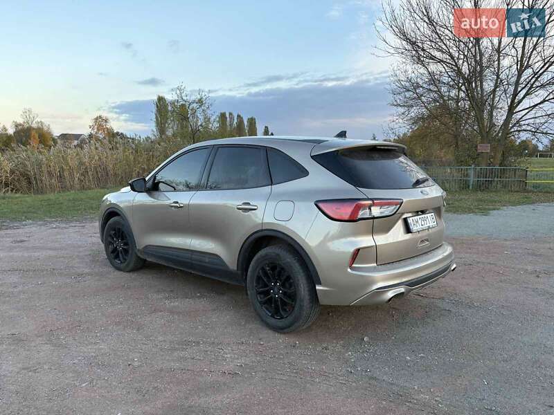 Позашляховик / Кросовер Ford Escape 2020 в Пулинах