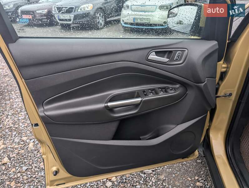 Внедорожник / Кроссовер Ford Escape 2014 в Ровно