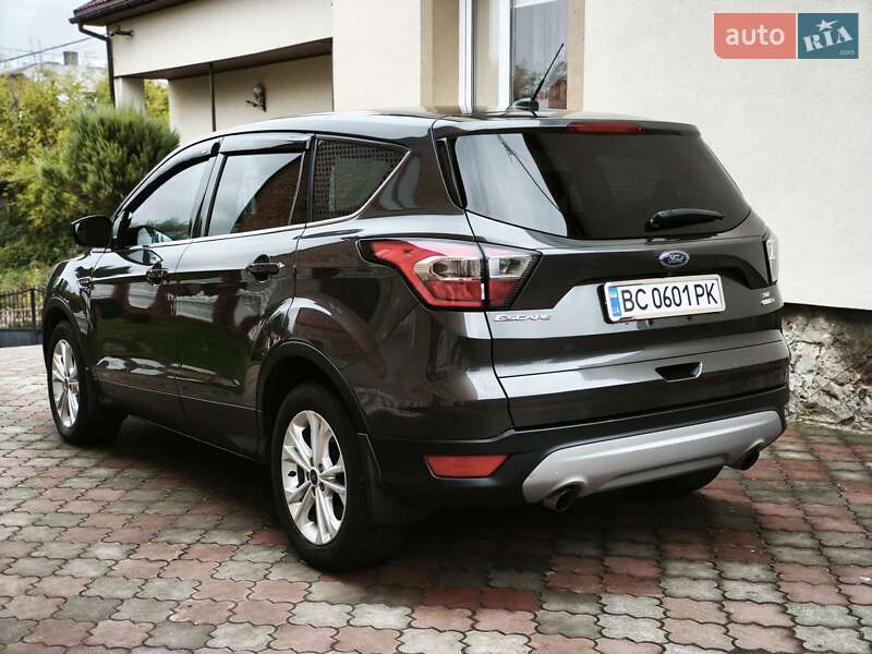 Внедорожник / Кроссовер Ford Escape 2017 в 