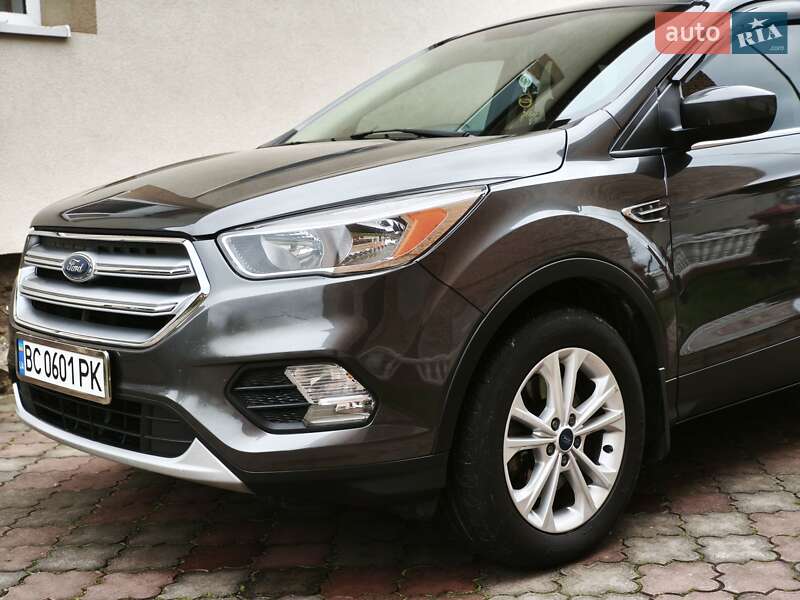 Внедорожник / Кроссовер Ford Escape 2017 в Львове