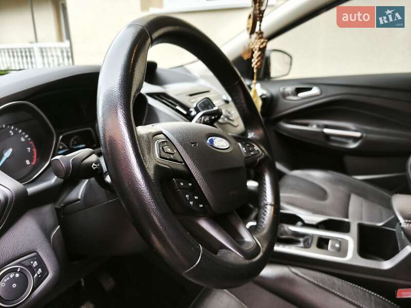 Внедорожник / Кроссовер Ford Escape 2017 в Львове
