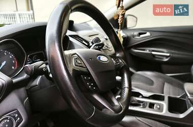 Внедорожник / Кроссовер Ford Escape 2017 в 