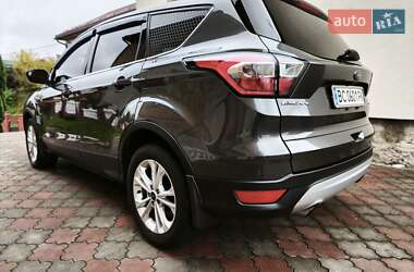 Внедорожник / Кроссовер Ford Escape 2017 в 