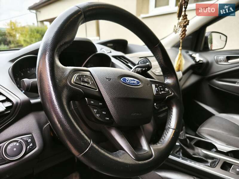 Внедорожник / Кроссовер Ford Escape 2017 в Львове