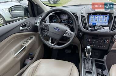Позашляховик / Кросовер Ford Escape 2019 в 