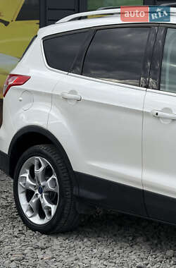 Позашляховик / Кросовер Ford Escape 2015 в 