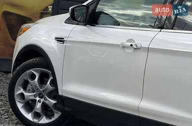 Позашляховик / Кросовер Ford Escape 2015 в 