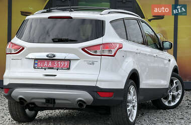 Позашляховик / Кросовер Ford Escape 2015 в 