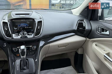 Позашляховик / Кросовер Ford Escape 2015 в 