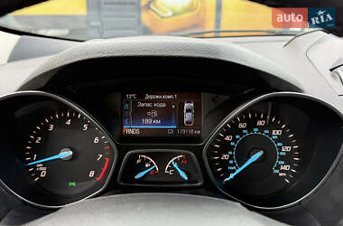 Позашляховик / Кросовер Ford Escape 2015 в 