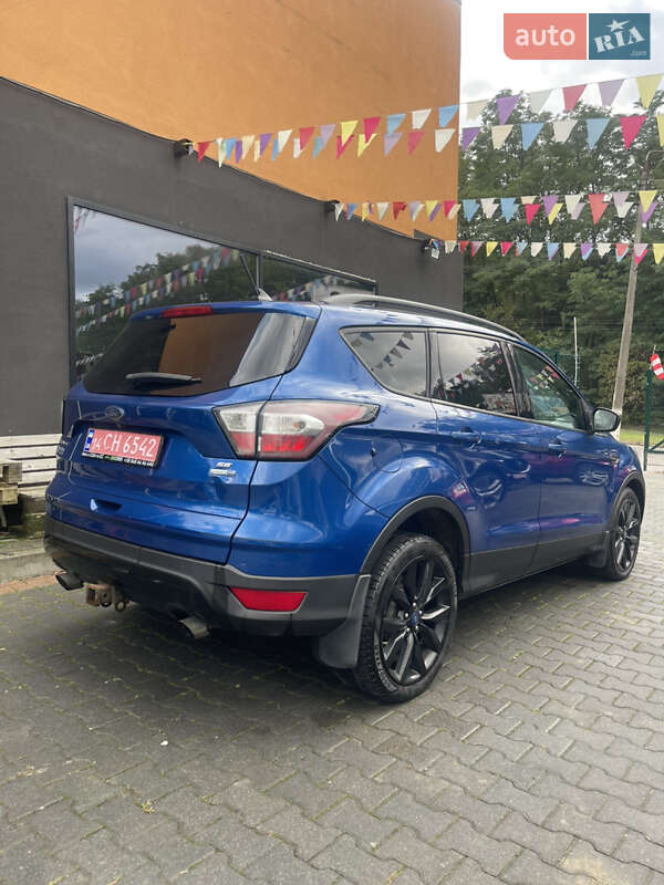 Позашляховик / Кросовер Ford Escape 2017 в Чернівцях