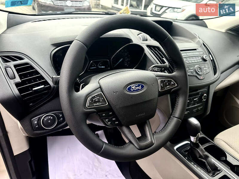 Позашляховик / Кросовер Ford Escape 2017 в Львові