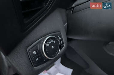 Позашляховик / Кросовер Ford Escape 2016 в  фото 9 Позашляховик / Кросовер Ford Escape 2016 в