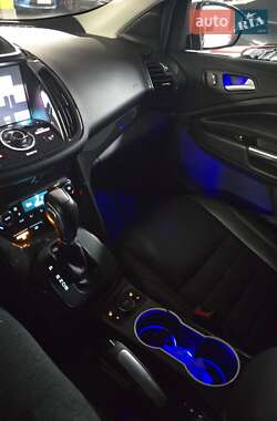Внедорожник / Кроссовер Ford Escape 2015 в 