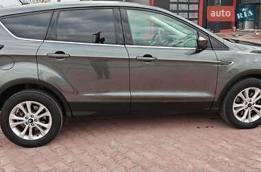 Внедорожник / Кроссовер Ford Escape 2017 в 