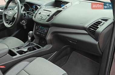 Внедорожник / Кроссовер Ford Escape 2017 в 