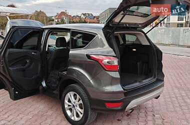Внедорожник / Кроссовер Ford Escape 2017 в 