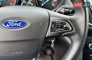 Позашляховик / Кросовер Ford Escape 2017 в  фото 21 Позашляховик / Кросовер Ford Escape 2017 в
