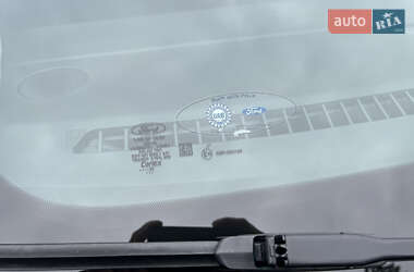 Позашляховик / Кросовер Ford Escape 2020 в 