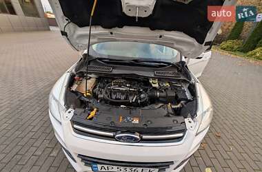 Позашляховик / Кросовер Ford Escape 2014 в 