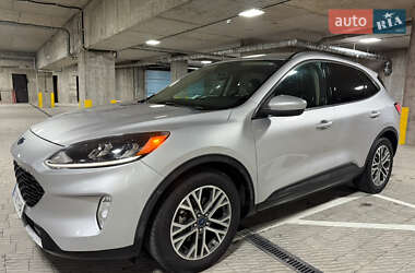 Внедорожник / Кроссовер Ford Escape 2019 в 