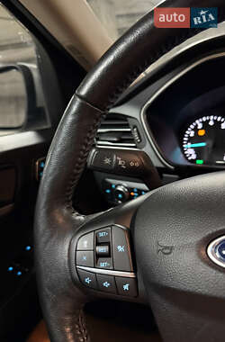 Внедорожник / Кроссовер Ford Escape 2019 в 