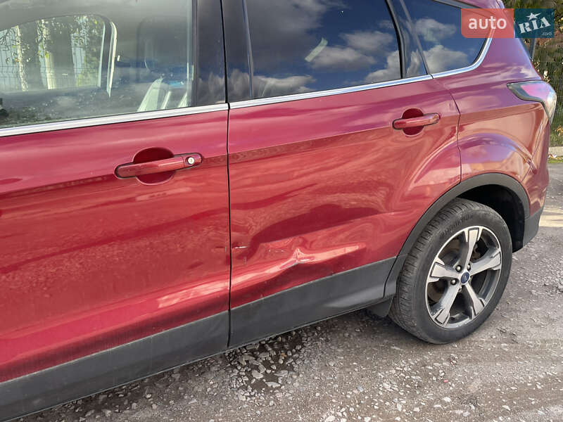 Позашляховик / Кросовер Ford Escape 2016 в Львові