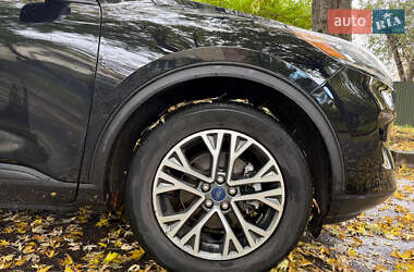 Внедорожник / Кроссовер Ford Escape 2020 в 